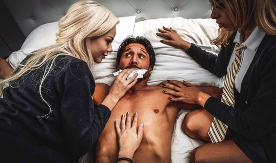 Три студентки устроили для мужика незабываемую групповушку