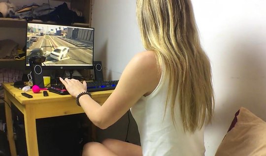 Russian girl after the game has agreed to shoot homemade porn