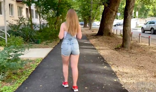 Пикапер уломал русскую незнакомку взять за щеку толстый и красивый член