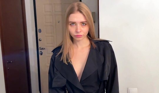 Русская красотка изменяет мужу и снимается при этом в домашнем порно на камеру