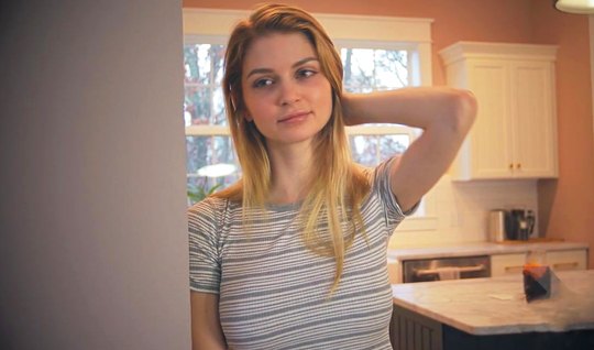 Блондинка с большими дойками во время домашней порки испытала удовлетворение