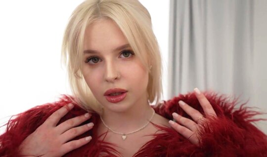 Русская проститутка порадовала клиентов сексом и ласками