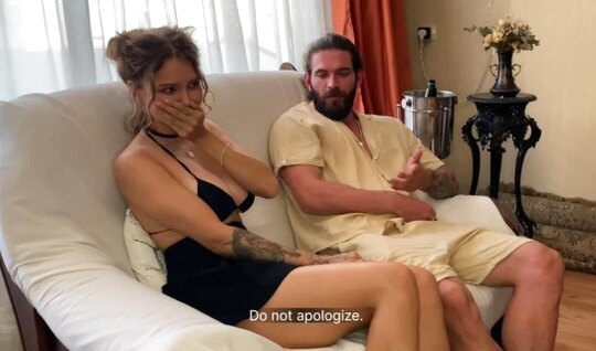 Русская телочка согласилась на анал со странным соседом