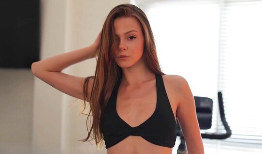 Русская девушка в лосинах выбрала секс вместо спорта