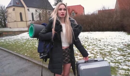 Туристка повелась на пикапера и теперь кайфует от члена